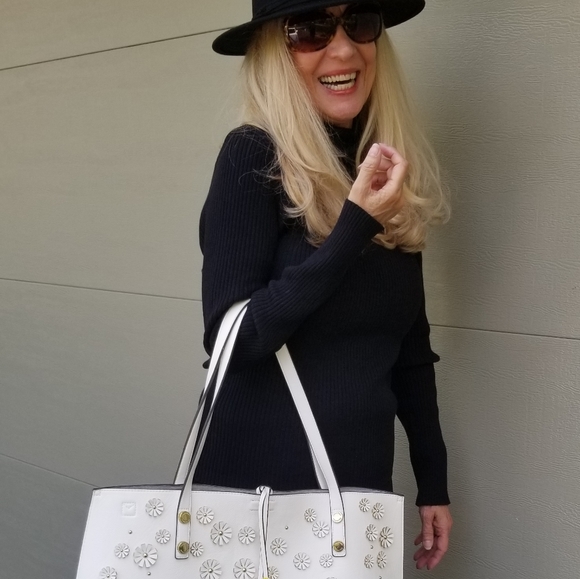 Calvin Klein Large, New W/O Tag White Leather Tote/Cross Body Bag, $60 - Picture 11 of 12